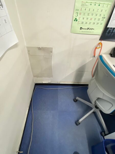横浜市にて内装リフォーム・クロス張替え〈オフィスのカーペット張替え・パーテーション取り付け〉の施工前写真